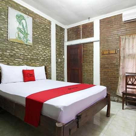 Reddoorz Near Rumah Sakit Wirosaban Salakan Exteriör bild