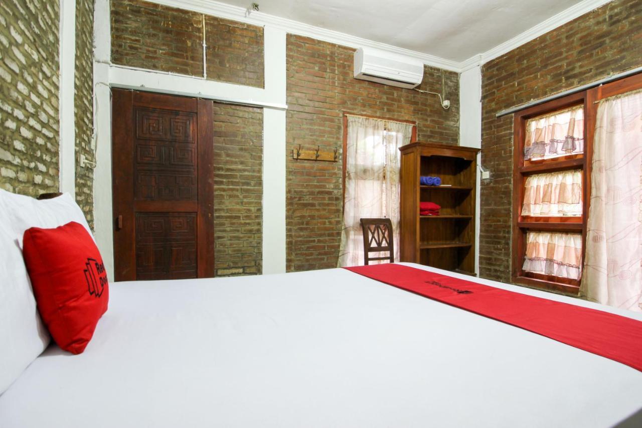 Reddoorz Near Rumah Sakit Wirosaban Salakan Exteriör bild