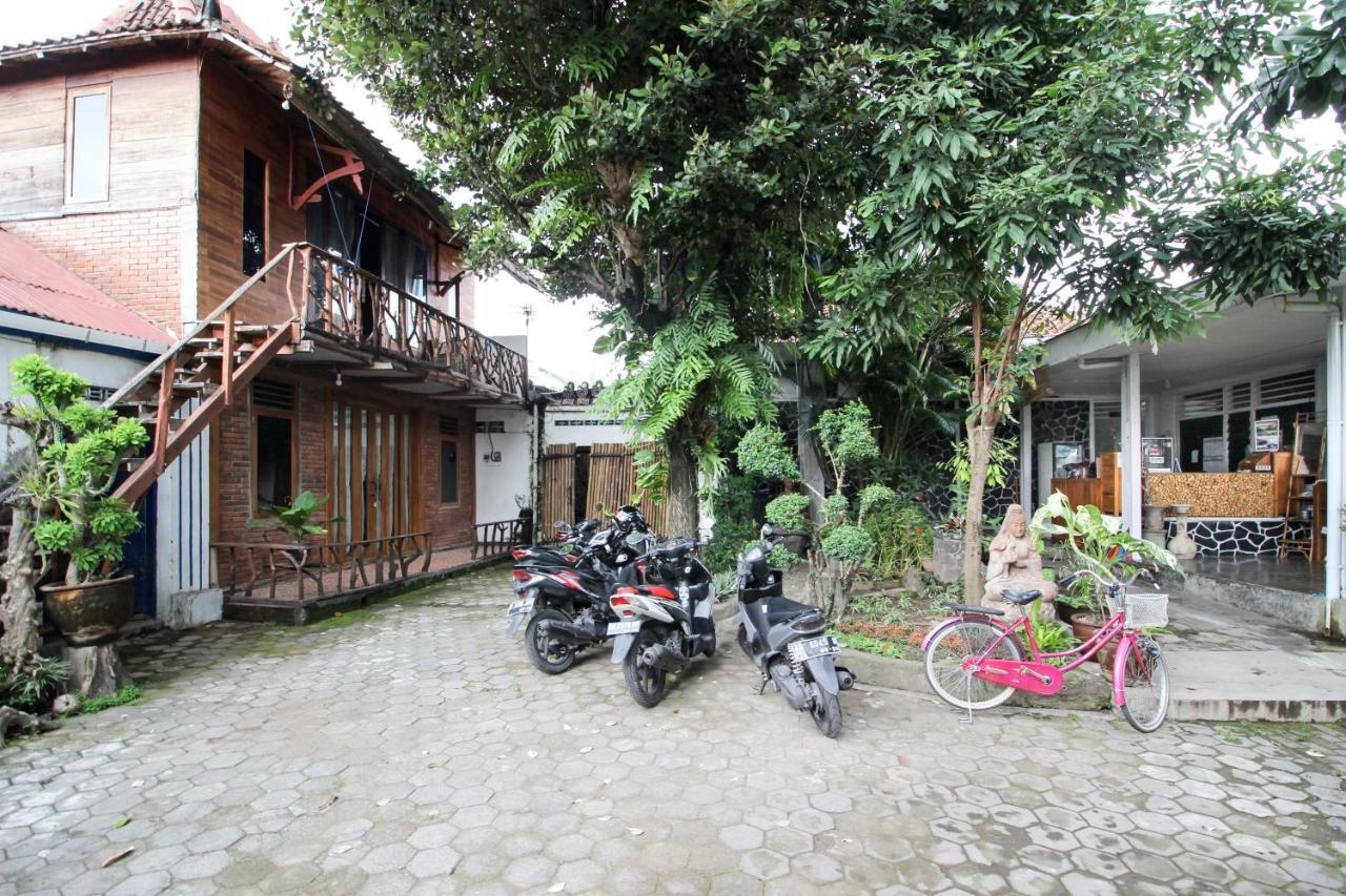 Reddoorz Near Rumah Sakit Wirosaban Salakan Exteriör bild