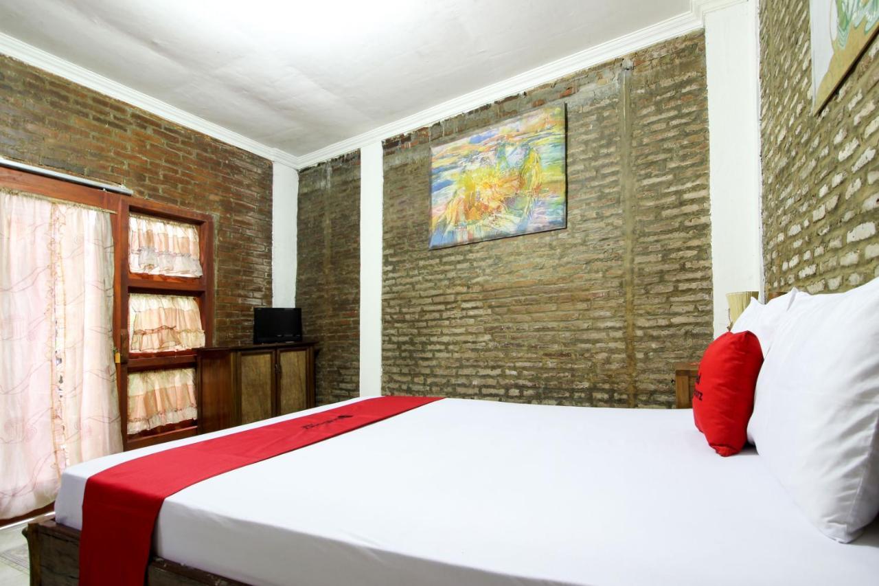 Reddoorz Near Rumah Sakit Wirosaban Salakan Exteriör bild