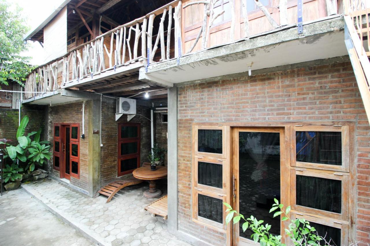 Reddoorz Near Rumah Sakit Wirosaban Salakan Exteriör bild