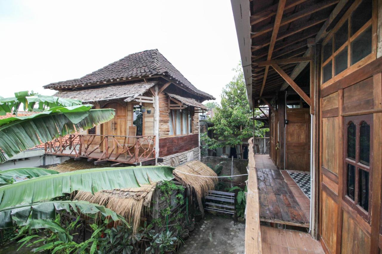 Reddoorz Near Rumah Sakit Wirosaban Salakan Exteriör bild