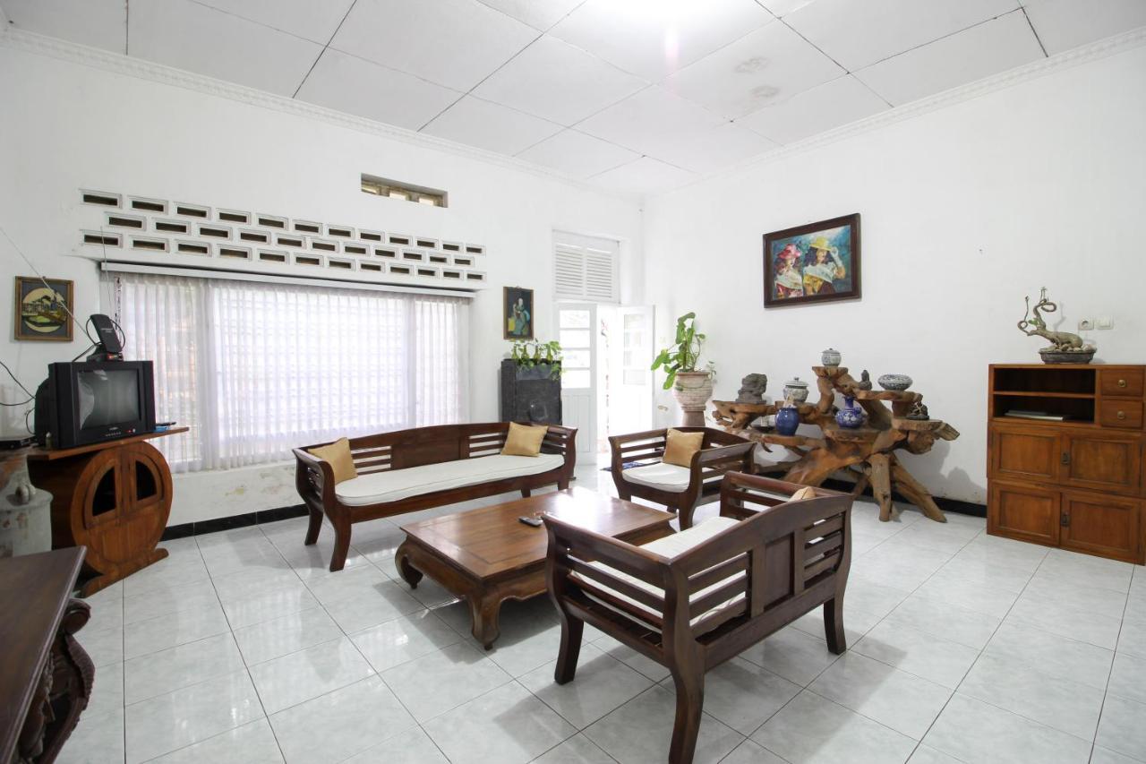Reddoorz Near Rumah Sakit Wirosaban Salakan Exteriör bild