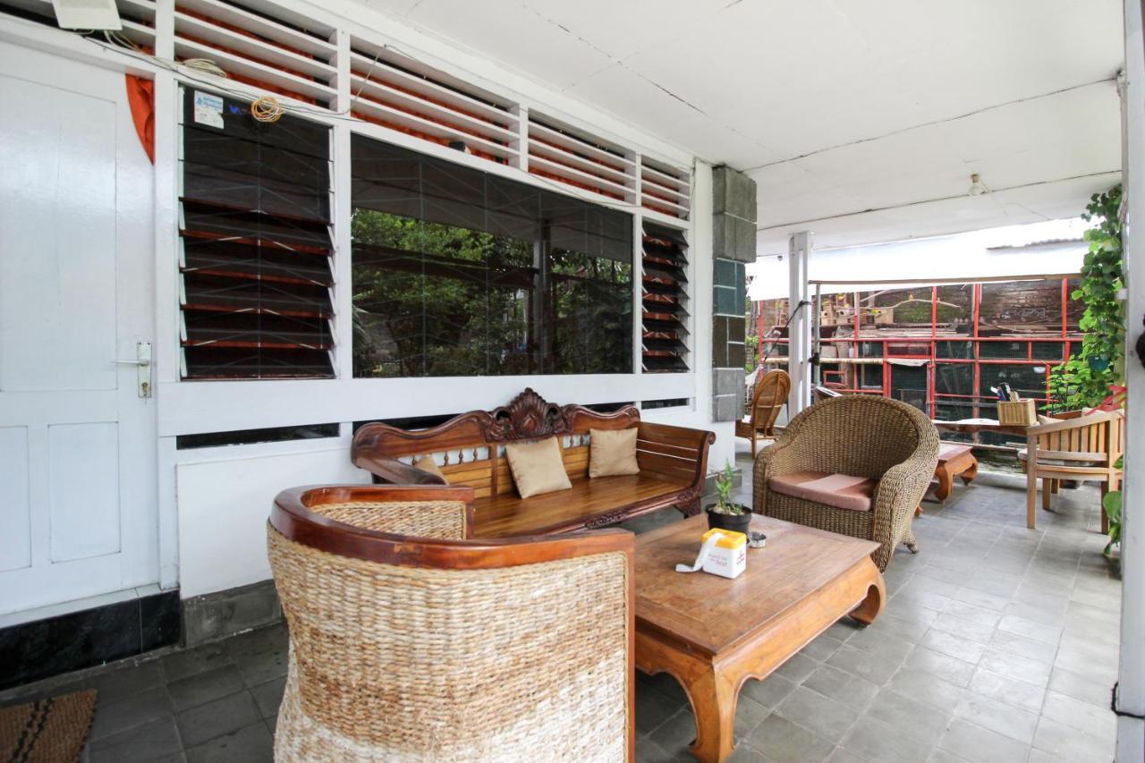Reddoorz Near Rumah Sakit Wirosaban Salakan Exteriör bild