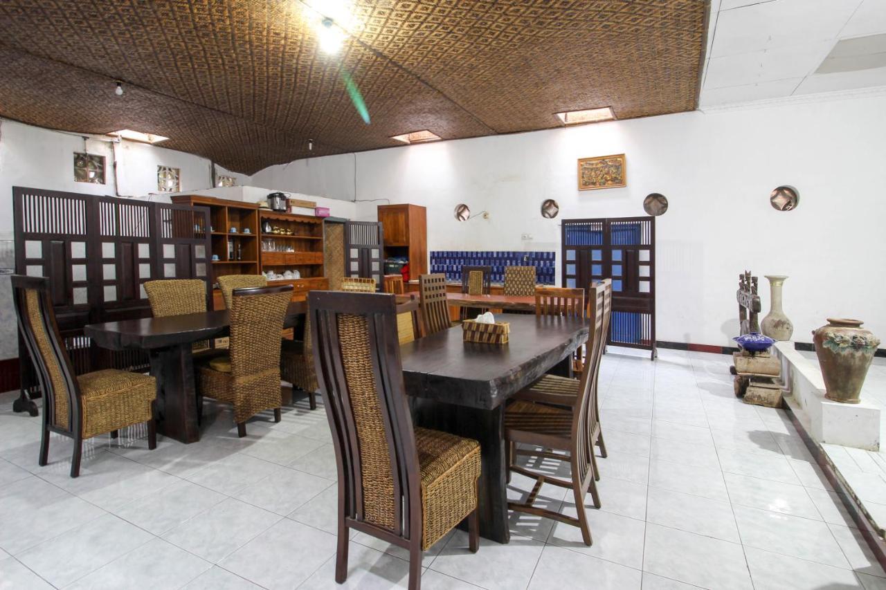 Reddoorz Near Rumah Sakit Wirosaban Salakan Exteriör bild