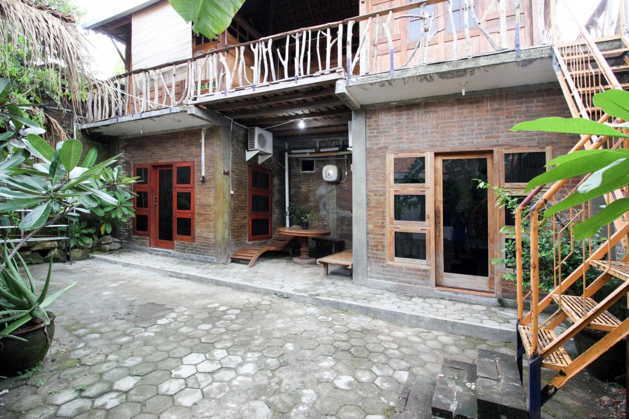 Reddoorz Near Rumah Sakit Wirosaban Salakan Exteriör bild