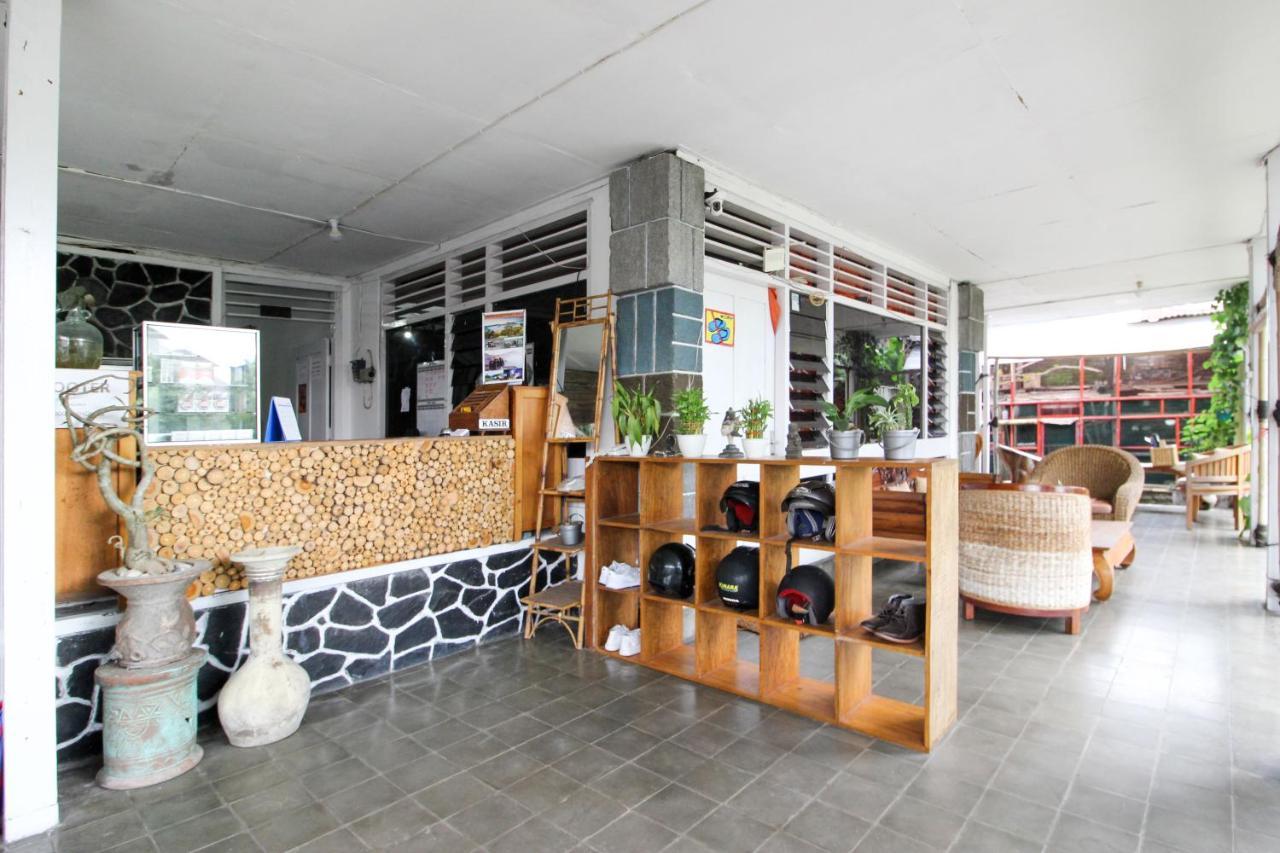 Reddoorz Near Rumah Sakit Wirosaban Salakan Exteriör bild