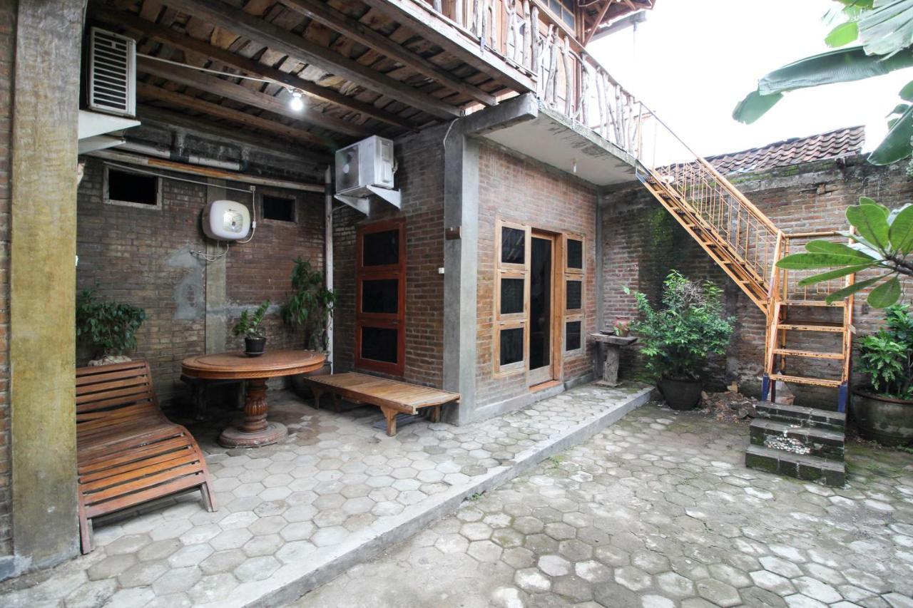 Reddoorz Near Rumah Sakit Wirosaban Salakan Exteriör bild