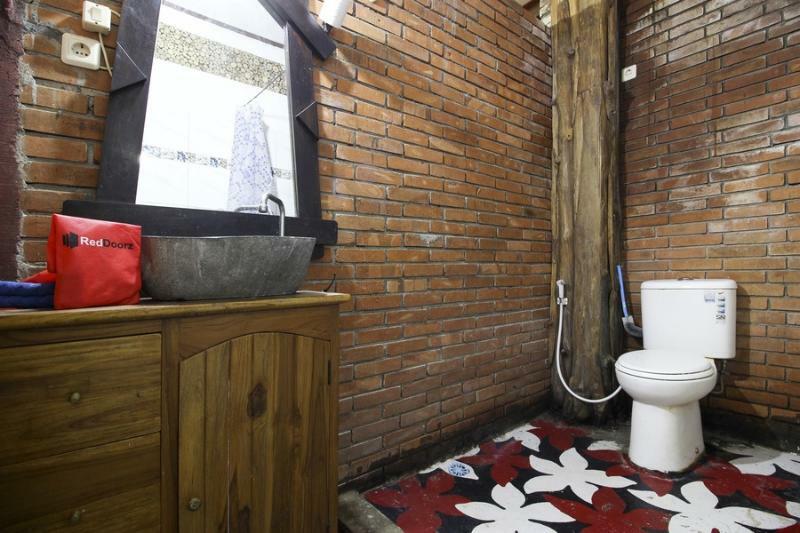 Reddoorz Near Rumah Sakit Wirosaban Salakan Exteriör bild